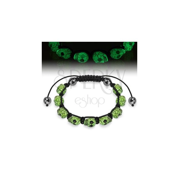 Świecąca bransoletka - zielonkawe czaszki ze stalowymi kulkami