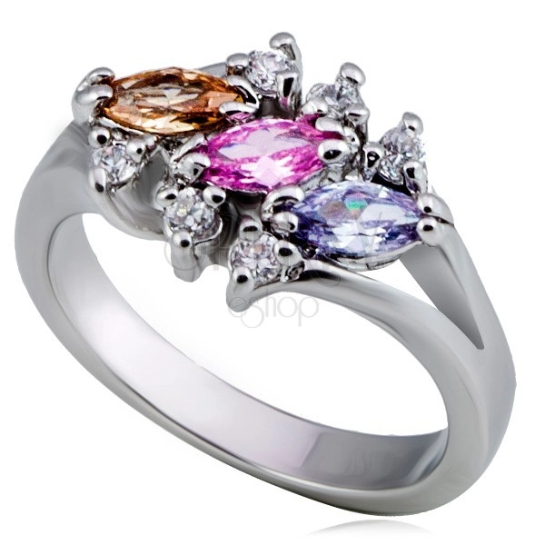 Lśniący metalowy pierścionek - trzy kolorowe cyrkonie ziarenka, przeźroczyste