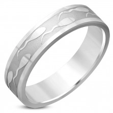 Stalowy pierścionek – lśniąca powierzchnia, wyryty motyw kijanek, 6 mm