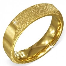 Kanciasty złoty pierścionek ze stali o dwóch matowych stronach 