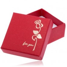 Błyszczące czerwone pudełeczko, złota róża, napis "for you"