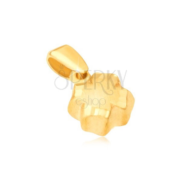 Wisiorek z żółtego złota 14K - czterolistna koniczyna 3D, satynowa powierzchnia, krawędzie z rowkami