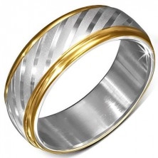 Stalowy pierścionek o złotych brzegach z satynowymi ukośnymi paseczkami