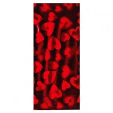 Czerwony lśniący celofanowy woreczek prezentowy z serduszkami