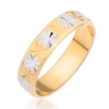 Stalowy lśniący pierścionek - złote i srebrne kwadraciki z diamentowym wzorem