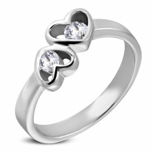 Stalowy pierścionek srebrnego koloru, dwa serca z bezbarwnymi cyrkoniami