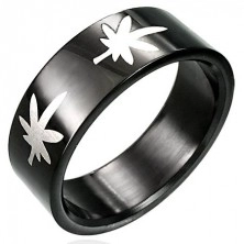 Czarny pierścionek z marihuaną