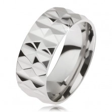 Lśniący stalowy pierścionek w srebrnym kolorze i diamentowym szlifowaniu