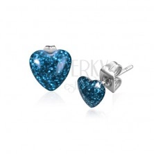 Kolczyki ze stali, symetryczne brokatowe serce w niebieskim kolorze