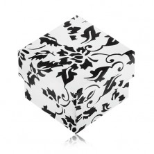 Biało-czarne upominkowe pudełeczko na pierścionek z motywem kwiatów