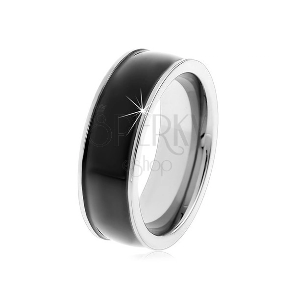 Czarny tungstenowy gładki pierścionek, delikatnie wypukły, błyszcząca powierzchnia, srebrne brzegi