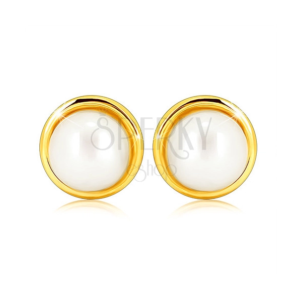 Kolczyki z żółtego złota 9K - biała okrągła słodkowodna perełka, cienka lamówka