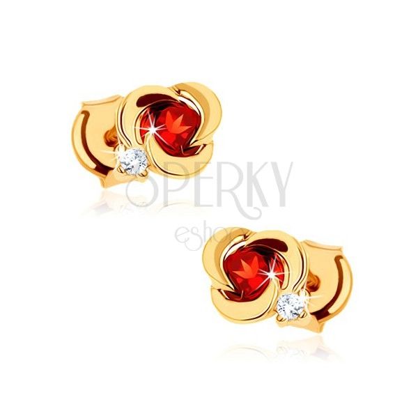 Złote kolczyki 375 - kwiat o gładkich płatkach z okrągłym czerwonym granatem