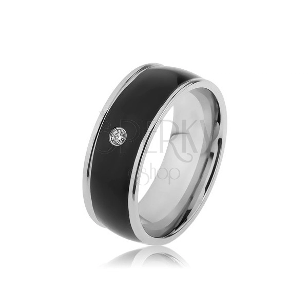 Lśniący stalowy pierścionek srebrnego koloru, czarny wypukły pas z przezroczystą cyrkonią