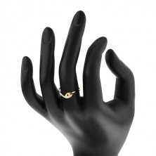 Złoty pierścionek 375 - asymetrycznie zagięte końce ramion, lśniąca cyrkonia
