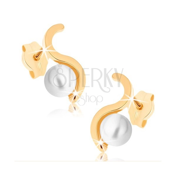 Kolczyki z żółtego 9K złota - lśniąca fala, okrągła perła białego koloru