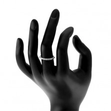 Srebrny 925 pierścionek, wąskie ramiona z wysokim połyskiem, pas przejrzystych cyrkonii