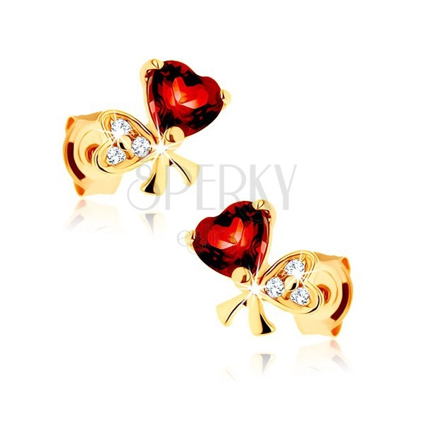Złote kolczyki 585 - kokardka z dwóch serc, czerwony granat, przezroczyste cyrkonie