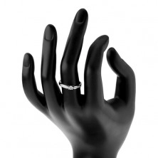 Srebrny pierścionek 925, wąskie lśniące ramiona, przezroczyste cyrkonie