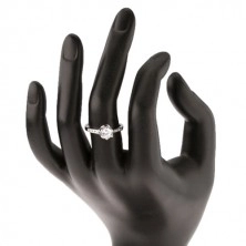 Zaręczynowy pierścionek - srebro 925, wąskie ozdobione ramiona, bezbarwna cyrkonia, ozdobiony koszyczek
