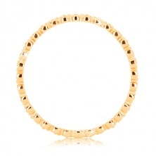 Złoty pierścionek 585 - okrągłe przezroczyste cyrkonie dookoła, faliste krawędzie