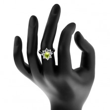 Błyszczący pierścionek srebrnego koloru, jasnozielony cyrkoniowy owal, przezroczyste płatki