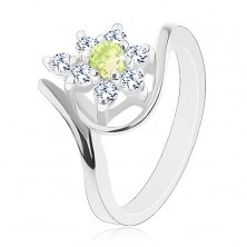 Lśniący pierścionek srebrnego koloru, cyrkoniowy kwiatek z żółtozielonym środkiem
