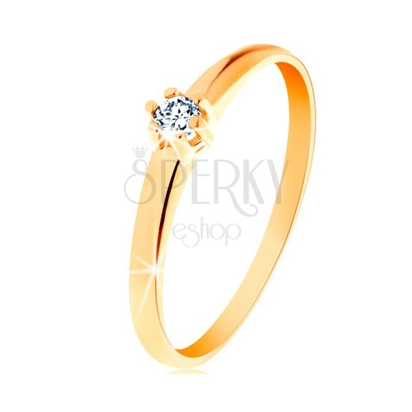 Złoty pierścionek 585 - okrągły diament bezbarwnego koloru w koszyczku 