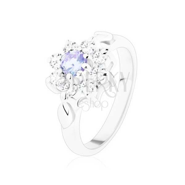 Połyskliwy pierścionek z cyrkoniowym kwiatkiem jasnofioletowego i bezbarwnego koloru, listki