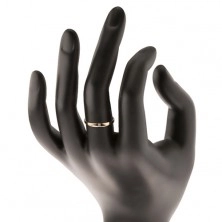 Złoty pierścionek 585 - błyszczący diament bezbarwnego koloru, gładkie wypukłe ramiona