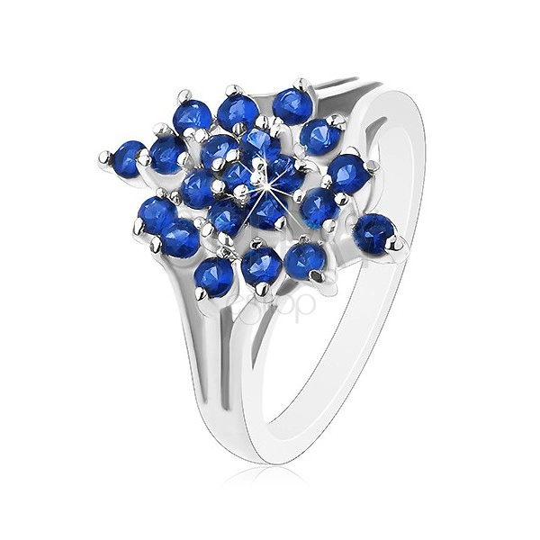 Lśniący pierścionek - srebrny kolor, rozgałęzione ramiona, ciemnoniebieskie okrągłe cyrkonie