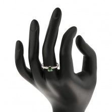 Srebrny 925 pierścionek, lśniące ramiona wyłożone przezroczystymi cyrkoniami, zielona cyrkonia