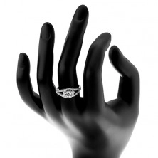Srebrny pierścionek 925, rozdzielone błyszczące ramiona, trzy okrągłe przezroczyste cyrkonie