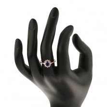 Srebrny pierścionek miedzianego koloru, ciemnoniebieska owalna cyrkonia w przezroczystej oprawie