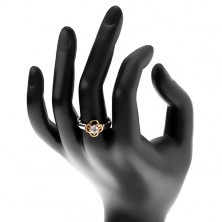 Stalowy pierścionek w srebrnym odcieniu, kwiatek złotego koloru z bezbarwną cyrkonią