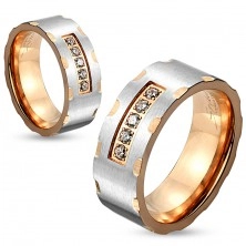 Dwukolorowy stalowy pierścionek, srebrny i miedziany odcień, nacięcia, bezbarwne cyrkonie, 6 mm
