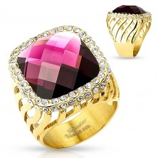 Masywny stalowy pierścionek złotego koloru, duża fioletowa cyrkonia w bezbarwnej oprawie, wycięcia