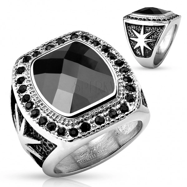 Masywny stalowy pierścionek srebrnego koloru, duży czarny kamień i okrągłe cyrkonie