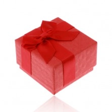 Czerwone upominkowe pudełeczko na pierścionek, zawieszkę lub kolczyki, lśniąca kokardka
