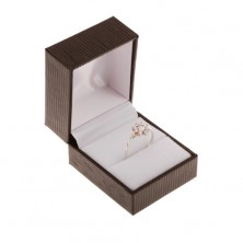 Upominkowe pudełeczko na pierścionek, zawieszkę lub kolczyki, ciemnobrązowy kolor, pasy
