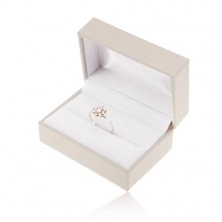 Białe upominkowe pudełeczko na pierścionek lub kolczyki, ponacinana powierzchnia