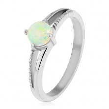 Błyszczący pierścionek ze stali L, srebrny odcień, okrągły syntetyczny opal, nacięcia