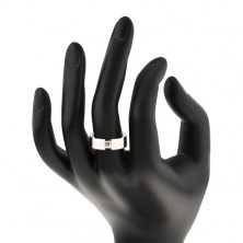 Stalowy pierścionek srebrnego koloru z bezbarwną prostokątną cyrkonią, 6 mm