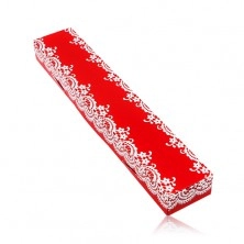 Upominkowe czerwone pudełeczko na łańcuszek lub bransoletkę, wzór białej koronki
