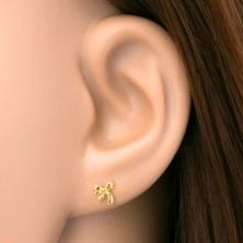 Piercing do ucha z żółtego 14K złota - lśniąca zawiązana kokarda
