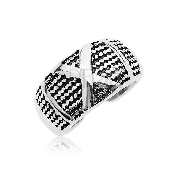 Patynowany stalowy pierścionek z wzorem cienkich łańcuszków i dużym X