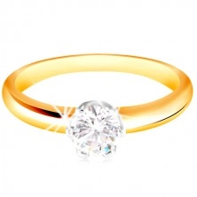 Złoty 14K dwukolorowy pierścionek - bezbarwna cyrkonia w sześcioramiennym koszyczku, wypukłe ramiona
