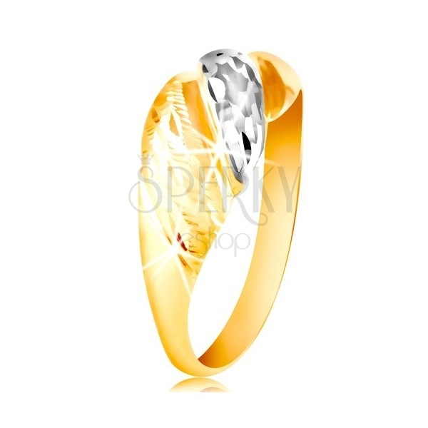 Złoty pierścionek 585 - wypukłe paski żółtego i białego złota, lśniące rowki