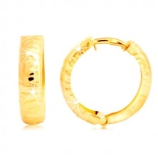 Złote kolczyki 585 - okrągłe, z płytkimi nieregularnymi wycięciami