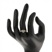 Złoty pierścionek 375 - cyrkoniowe ramiona, błyszczący przezroczysty zarys serca z cyrkonią